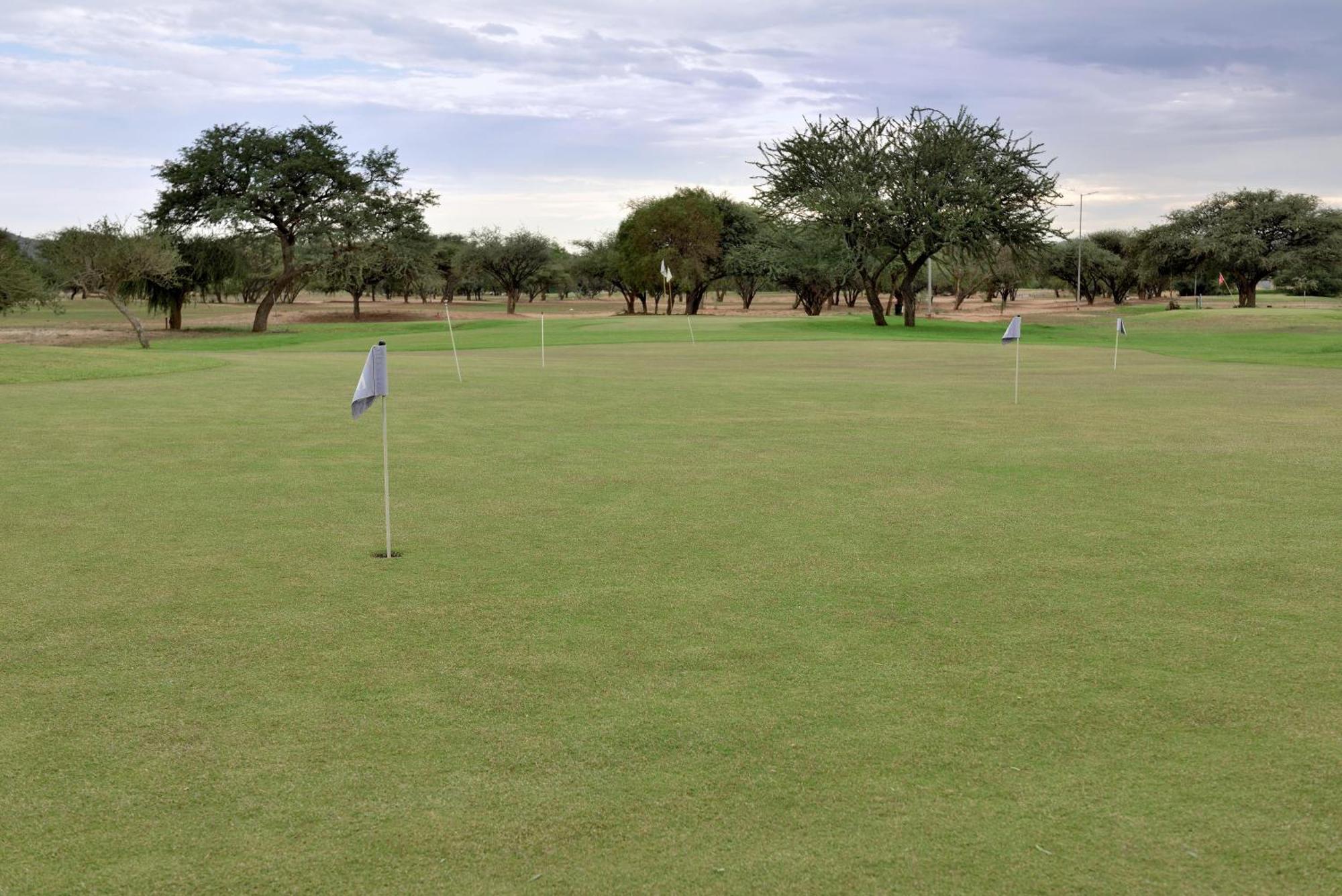 Windhoek Country Club Resort Exteriér fotografie