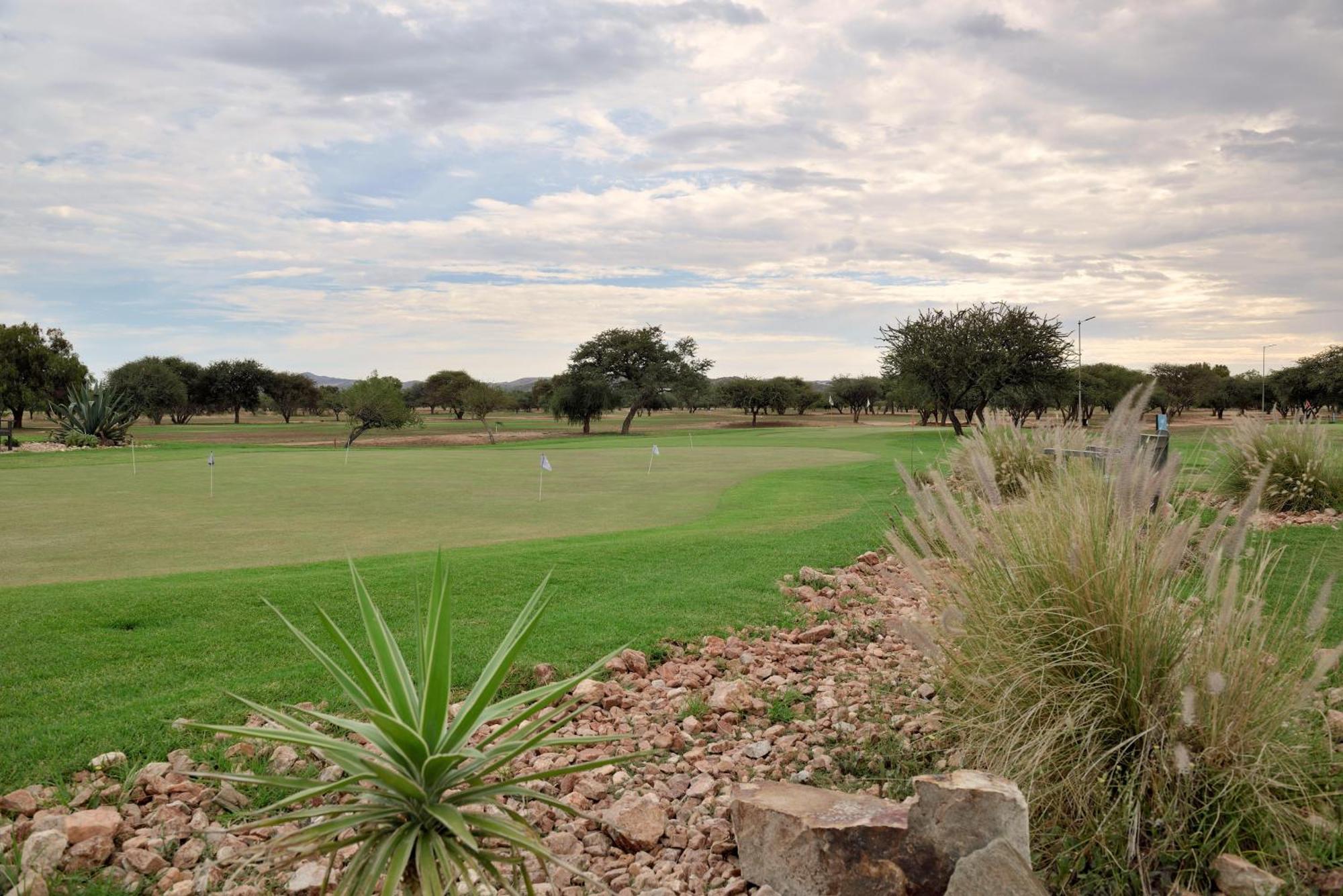 Windhoek Country Club Resort Exteriér fotografie