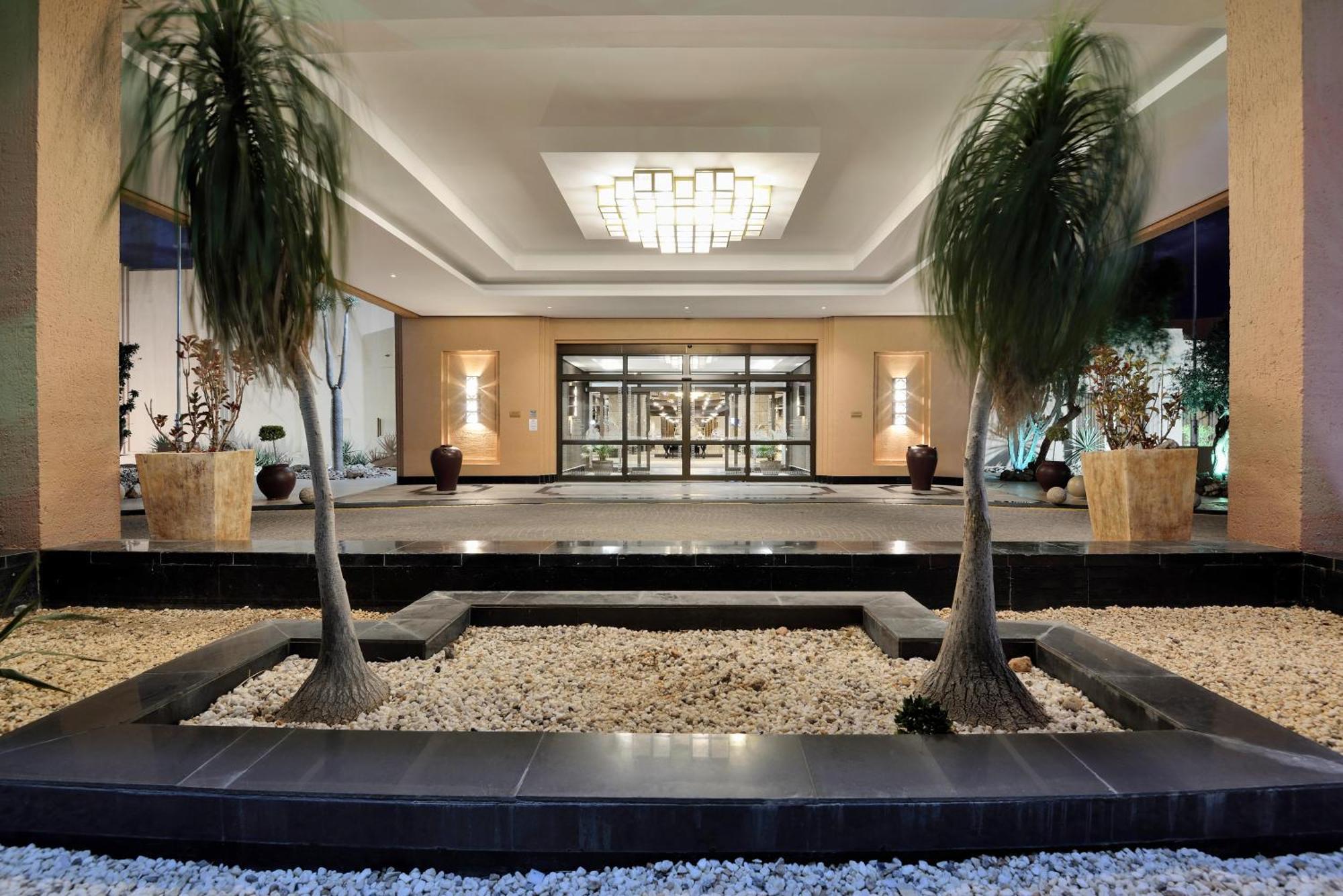 Windhoek Country Club Resort Exteriér fotografie