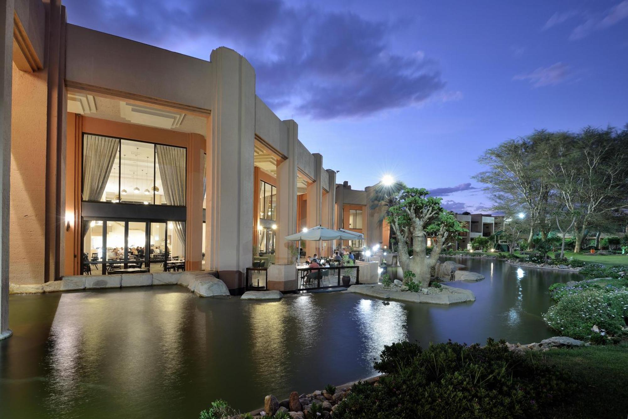 Windhoek Country Club Resort Exteriér fotografie