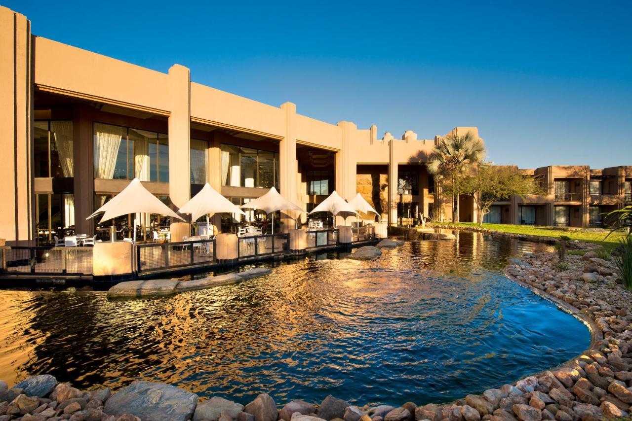 Windhoek Country Club Resort Exteriér fotografie